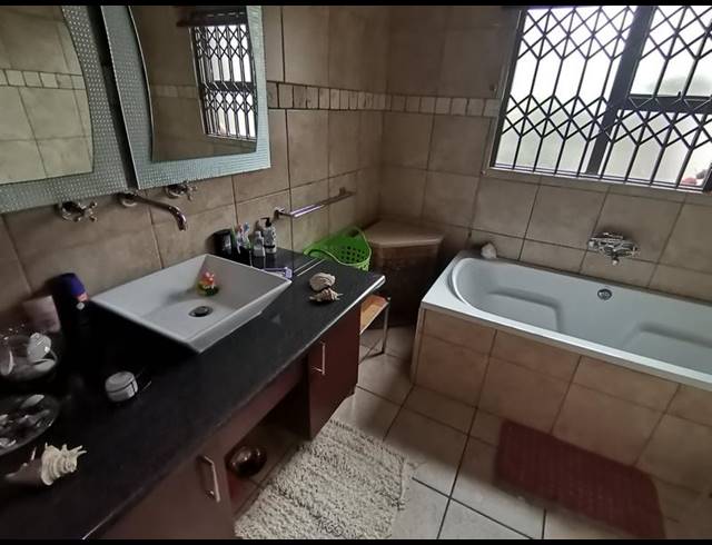 4 BEDROOM TOWNHOUSE FOR SALE IN VANDERBIJLPARK SW 5